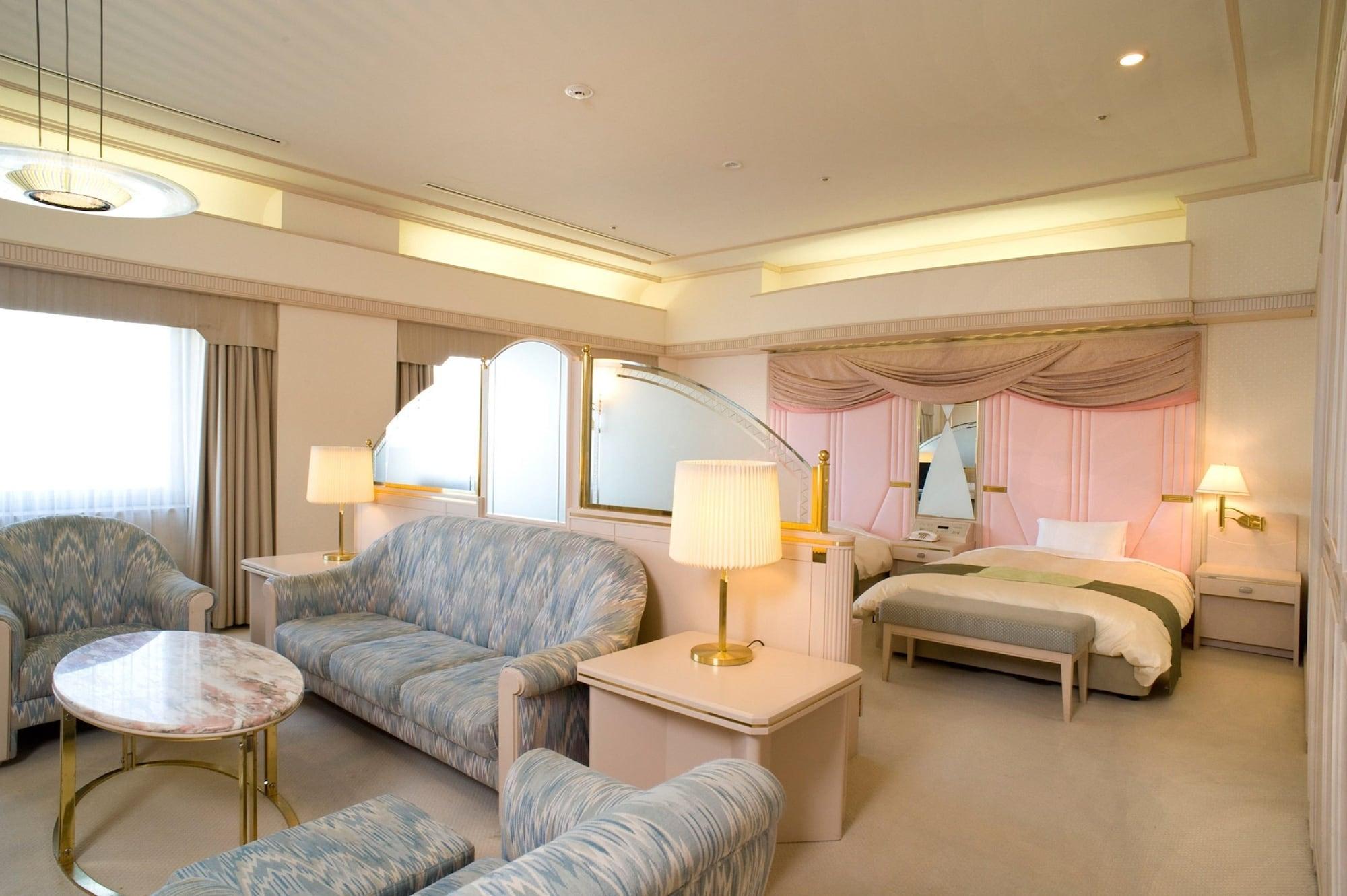 รีงะ รอยัล โฮทล นีฮามะ Hotel Niihama ภายนอก รูปภาพ