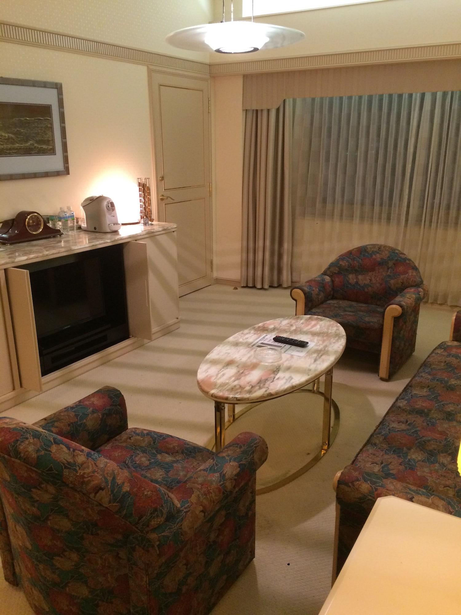 รีงะ รอยัล โฮทล นีฮามะ Hotel Niihama ภายนอก รูปภาพ