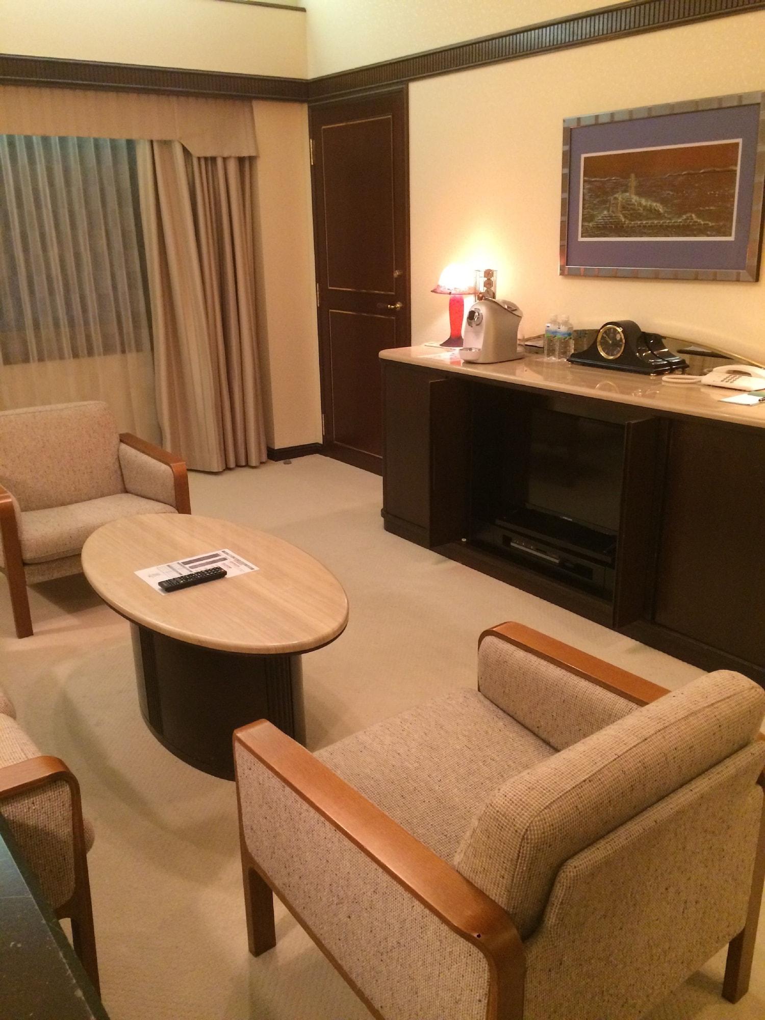 รีงะ รอยัล โฮทล นีฮามะ Hotel Niihama ภายนอก รูปภาพ