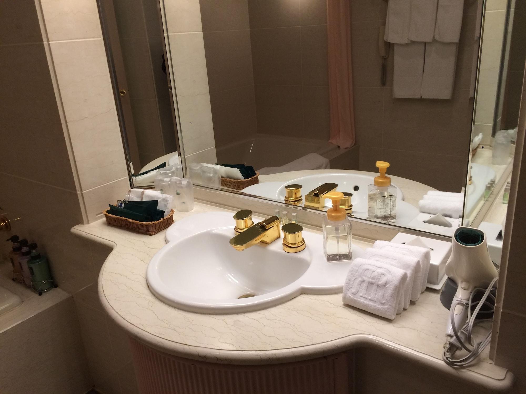 รีงะ รอยัล โฮทล นีฮามะ Hotel Niihama ภายนอก รูปภาพ